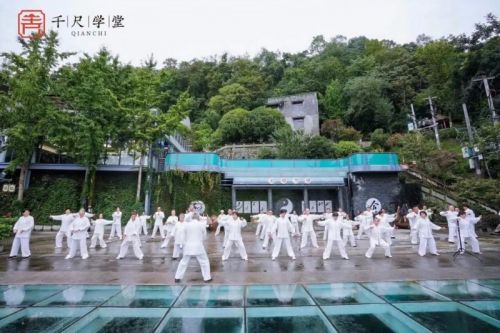 千尺学堂深耕银发教manbetx万博官网育领域探索寓教于乐学